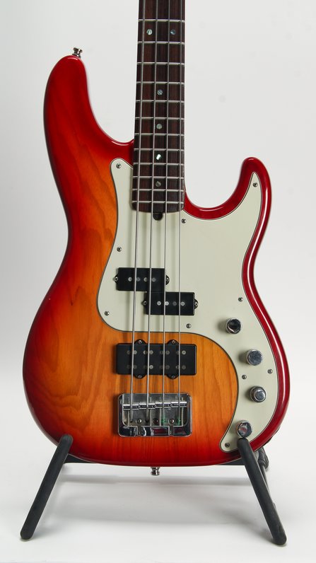 Fender American Deluxe Active Precision Bass (2002) #7