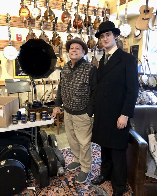 On Saturday, my new friend Gavin Rice stopped by with my Edison Model B Fireside wax cylinder pla...