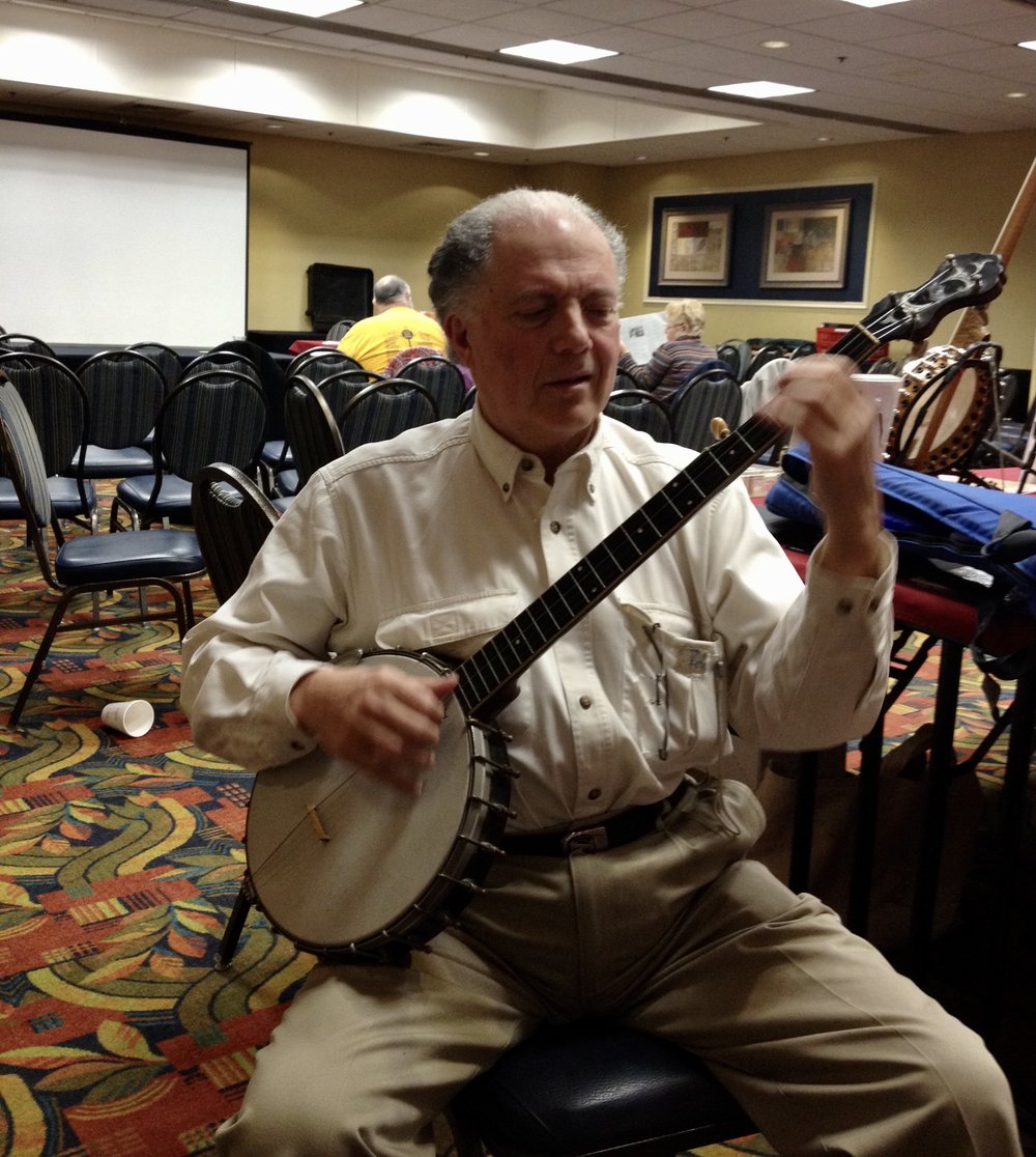 This is my friend Elias Kaufman from the Banjo Gathering around 10 years ago showing off a Farlan...