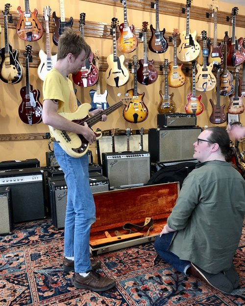 Sam Hirsh can’t get his hands off a ‘63 Fender bass in rare Olympic White finish&hellip;.Sen Neit...