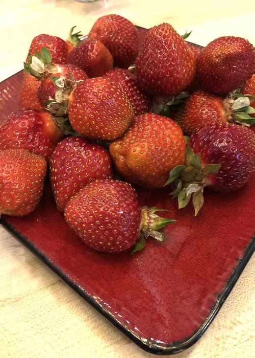 I saw some great looking&nbsp;&nbsp;strawberries at a local farm. I asked the lady at the counter...
