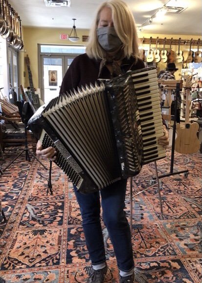 Without a retail store how would Julie keep up with her accordion purchases!
