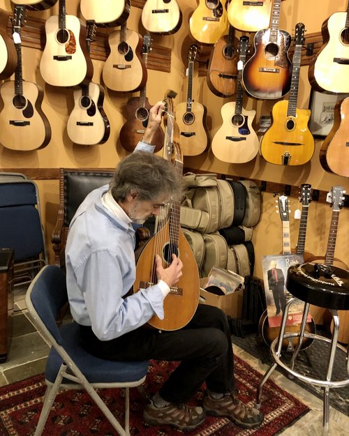 On Saturday we got a surprise visit from Kinloch Nelson the quintessential finger style guitar pl...
