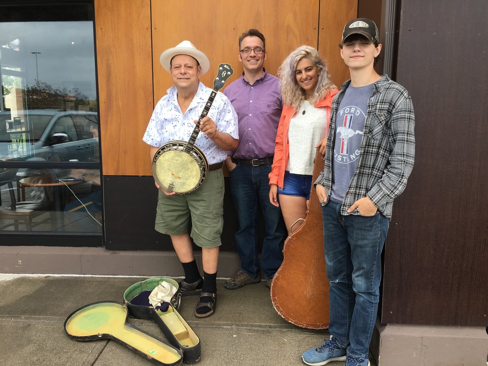 A happy day with&nbsp;Luthier/Inlay Artist Tracy Cox and family.