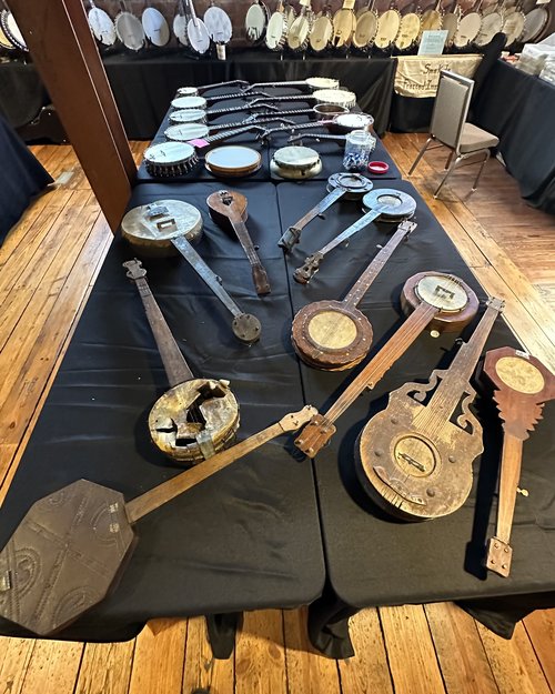 An interesting&nbsp;display of primitive banjos.