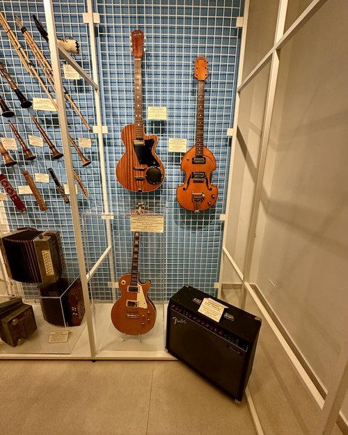 A token Gibson electric guitar&hellip;I wish they had a few Wandre guitars.