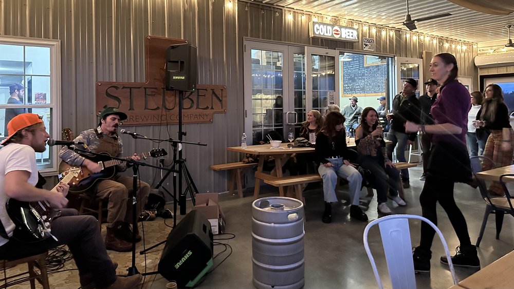 Julie and I closed out the weekend at Steuben Brewery listening to the great music of Aaron Lipp ...