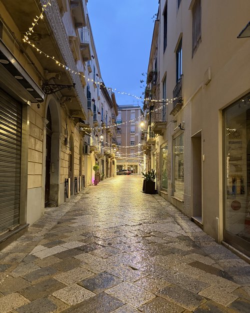 Even the small streets are lit up in a festive atmosphere.