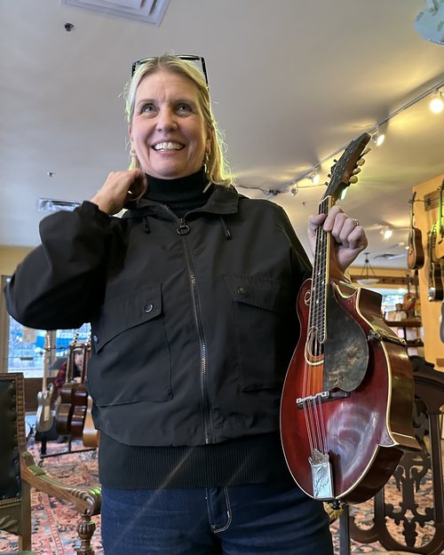 Sometimes new friends are old friends. Peggy is looking for mandolin&hellip;.my daughter Kara use...