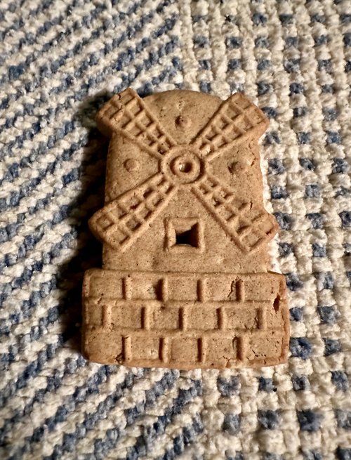 I had a windmill cookie for dessert on the first night Julie was gone. She had them tucked away s...