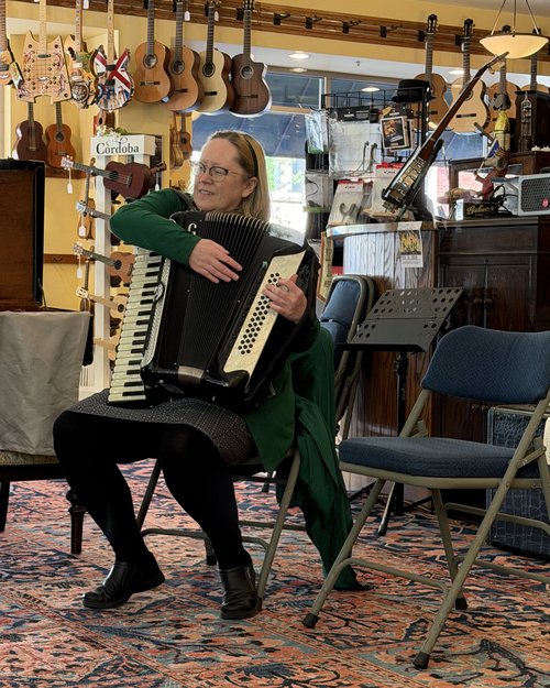 I sold a&nbsp;fine accordion to this lady from Minneapolis
