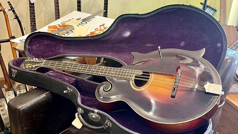 This instrument was made in 1924 but not shipped until the early early 1930s according to the Gib...