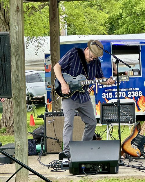 It was an afternoon treat to see the great bluesman, Steve Grills, and The Roadmasters at the Keu...