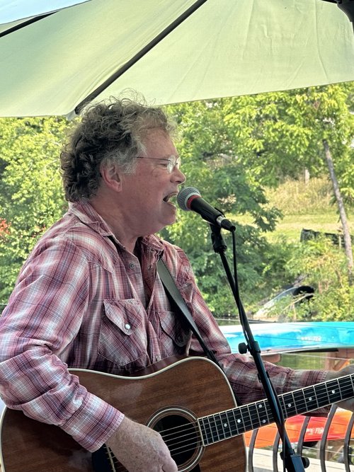 Yesterday at Outlet 111 we saw Dan Eaton….songwriting chef… his recipe for tom...