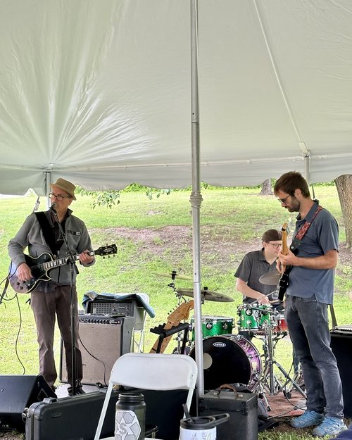 We were happy to run into our old friend Steve Grills and the Roadmasters at the Keuka Lake Arts ...