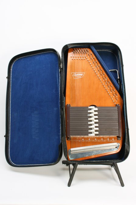 Oscar Schmidt 15 Key Autoharp #3