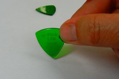 V-Pick Small Pointed Lite Emerald Green vpsmplg