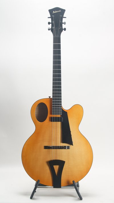 Steve Andersen Oval Hole Archtop w. Calton case (2001) 32626