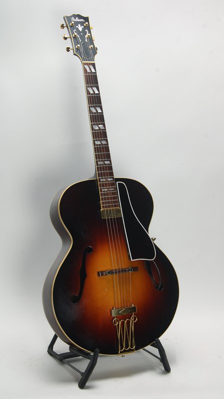 Gibson L7 Sunburst (1941) #3