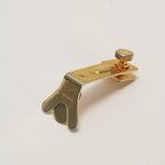 Richelieu Pick Holder (gold, unengraved) (SKU: 31920) 31920