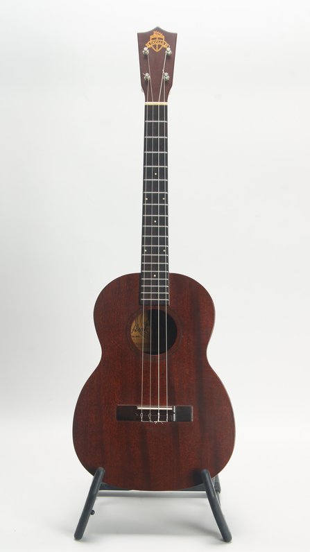 Favilla B-2 Baritone Ukulele #1
