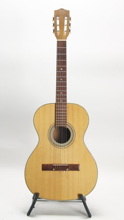 Unmarked Folk Nylon String Guitar (ca.1970) 31321