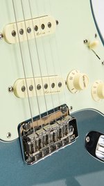 Fender Deluxe Roadhouse Strat (SKU: 28393) 28393